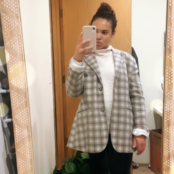 Meet your Posher, Mikyla - Picture 2 of 5